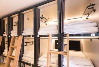Хостелы Jacobs Inn Hostel Дублин Капсула в 12-местном общем номере для мужчин и женщин-10