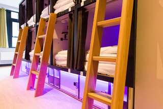 Хостелы Jacobs Inn Hostel Дублин Капсула в 12-местном общем номере для мужчин и женщин-1